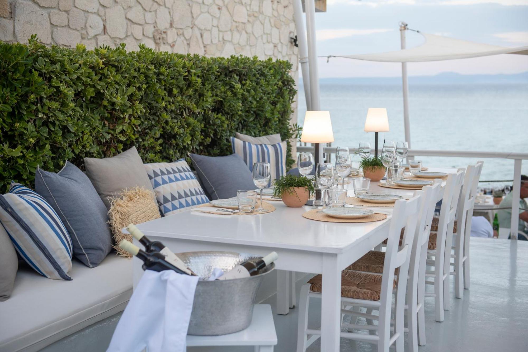 White Suites Resort Afytos Bagian luar foto