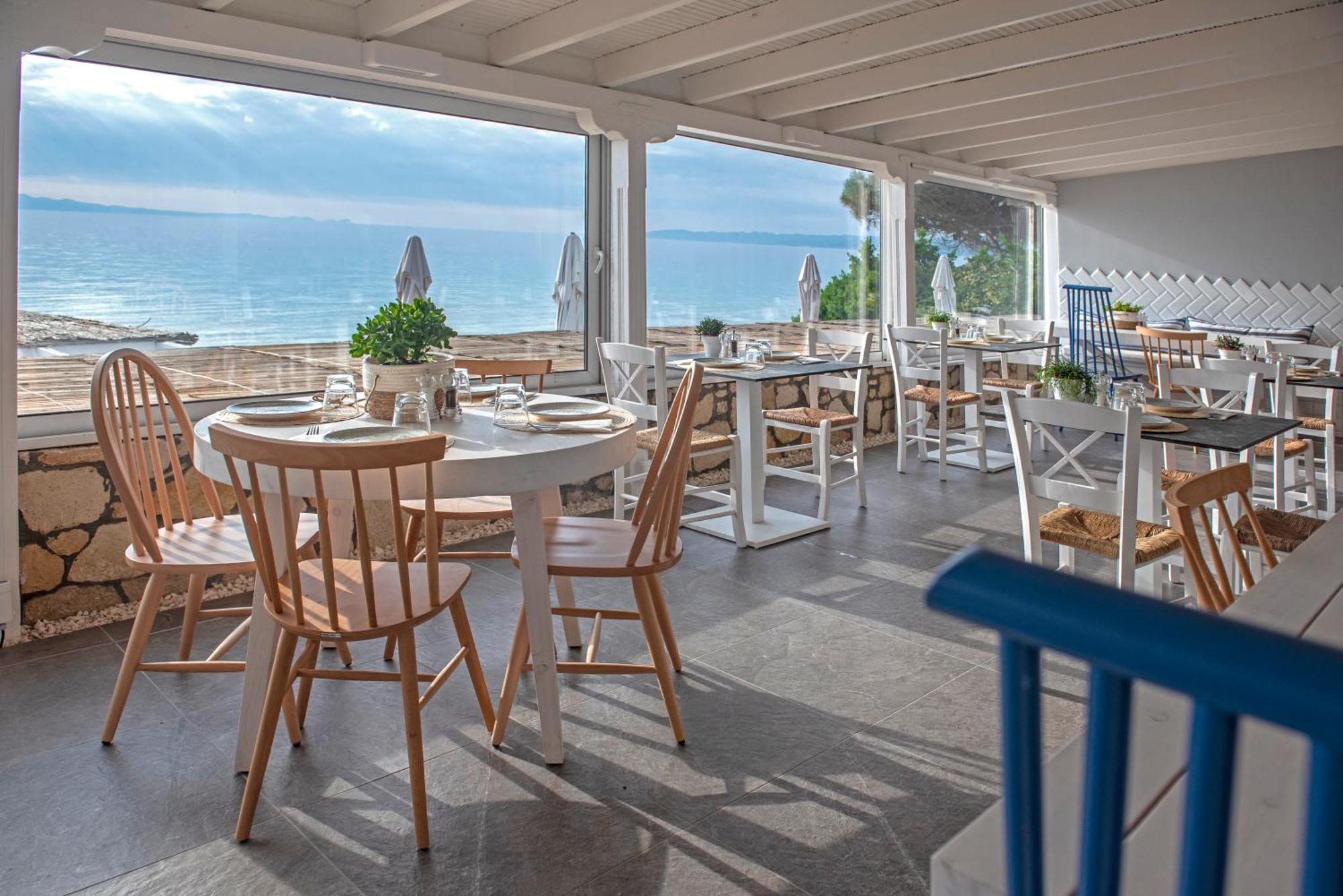 White Suites Resort Afytos Bagian luar foto